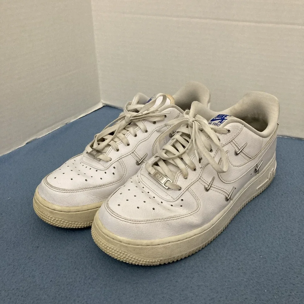 Nike Women's White Air Force 1 '07 LX Sisterhood‎ 